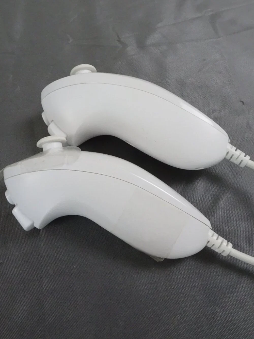 Set 2: Wii Remote & Nunchuck Controllers with silicone remote cover for Wii game - Picture 5 of 5